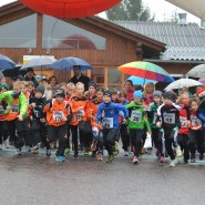 Über 450 wetterfeste Starter/innen beim Pesenbachtallauf und Haribo Kinderlauf 2014